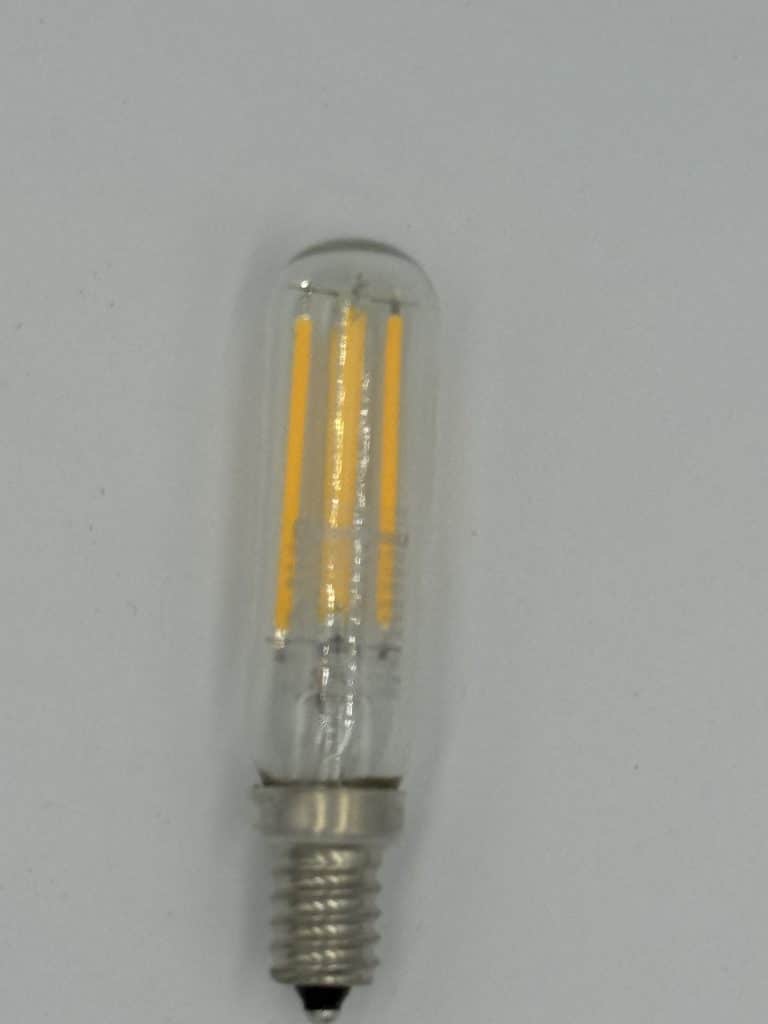 L'ampoule T6DU4.5W (transparente) E12 est une ampoule à filament LED de 4,5 W, offrant une lumière chaleureuse et efficace. Sa conception claire permet une diffusion optimale de la lumière, tandis que son culot E12 la rend compatible avec de nombreux luminaires. Avec une durée de vie prolongée, elle combine esthétique et performance pour un éclairage agréable dans tous vos espaces.