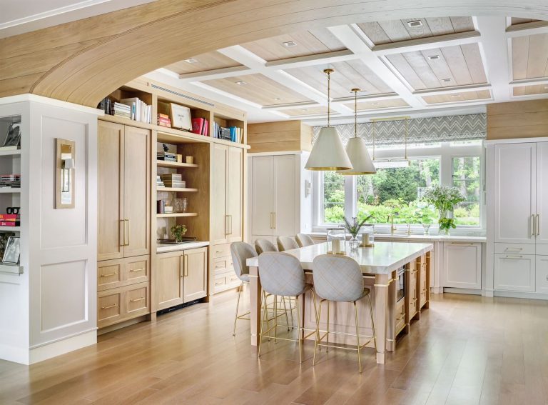 Cuisine lumineuse blanc et bois pâle